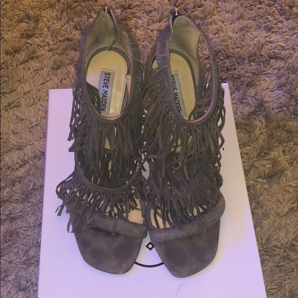 Fringe sandal